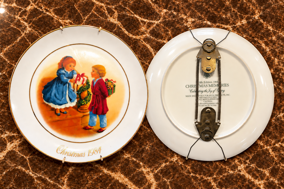 Vintage 1984 Avon Christmas Memories Plate